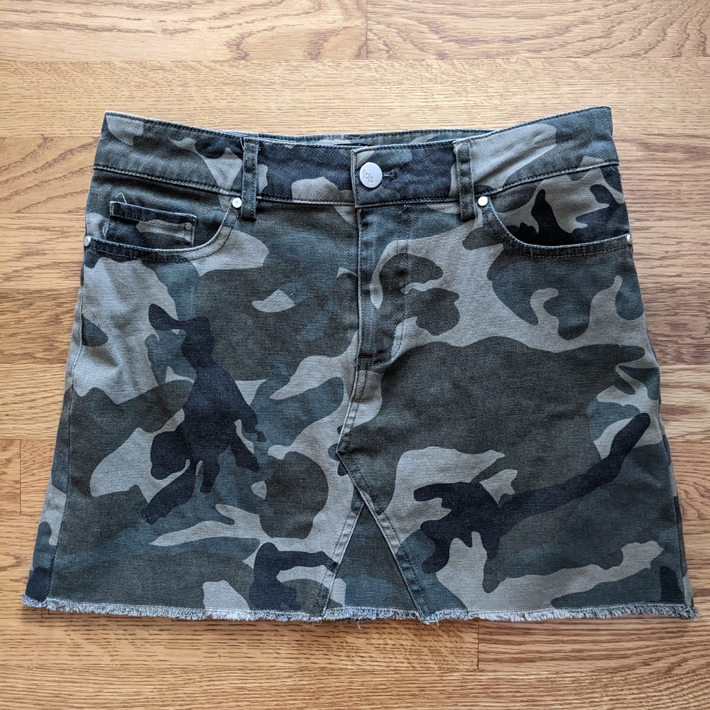 Kendall & Kylie mini skirt camo cotton raw hem Camouflage Summer